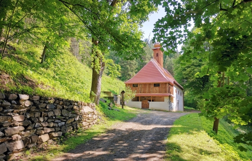 Kaple Nejsvětější Trojice u obce Švařec