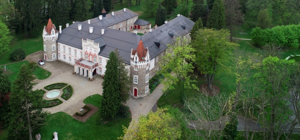 Chateau Herálec - zvenku