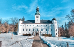 You can experience a fairytale wedding in the newly renovated chateau in Třešť already this summer