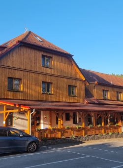 Balónový hotel a pivovar Radešín